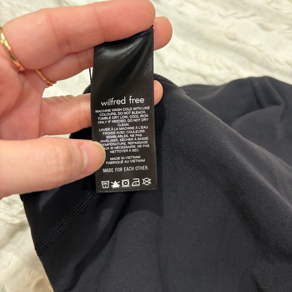 ARITZIA Golden LIFE Divinity 5" Romper Sz XS Excercise Outdoor Preppy Casual - Picture 15 of 15